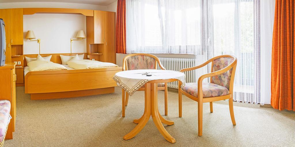 Gasthof Und Pension Zum Kreuz Lautenbach Room photo